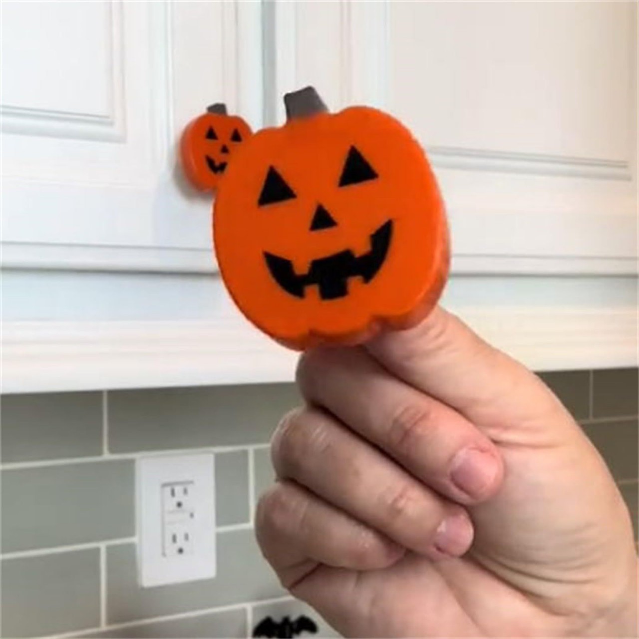 Halloween pumpkin knob cover,  - огляд і ціна Furniture Interlocking Hardware